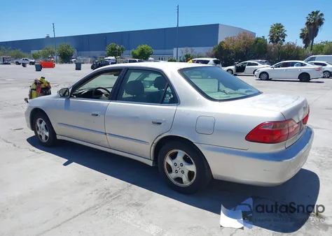 1998 Honda Accord Ex z USA, uszkodzony, nr VIN 1HGCG6677WA207165